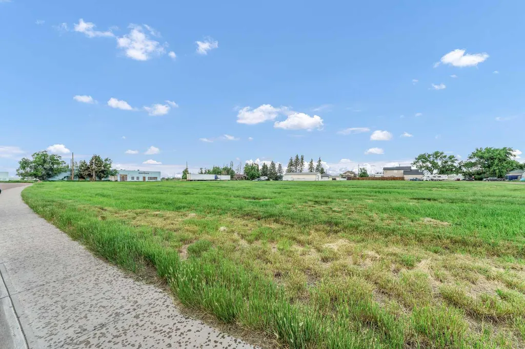 305 5 Avenue SW Redcliff AB T0J 2P2