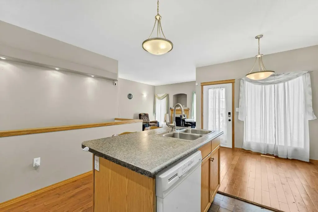 305 5 Avenue SW Redcliff AB T0J 2P2