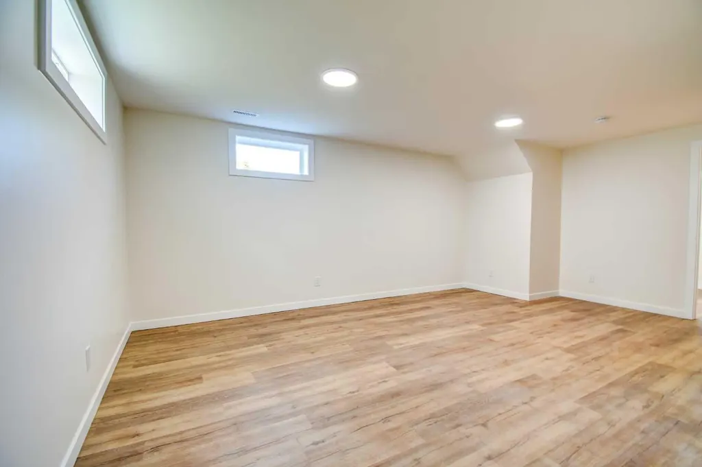 82 Excell Street Red Deer AB T4R2H8
