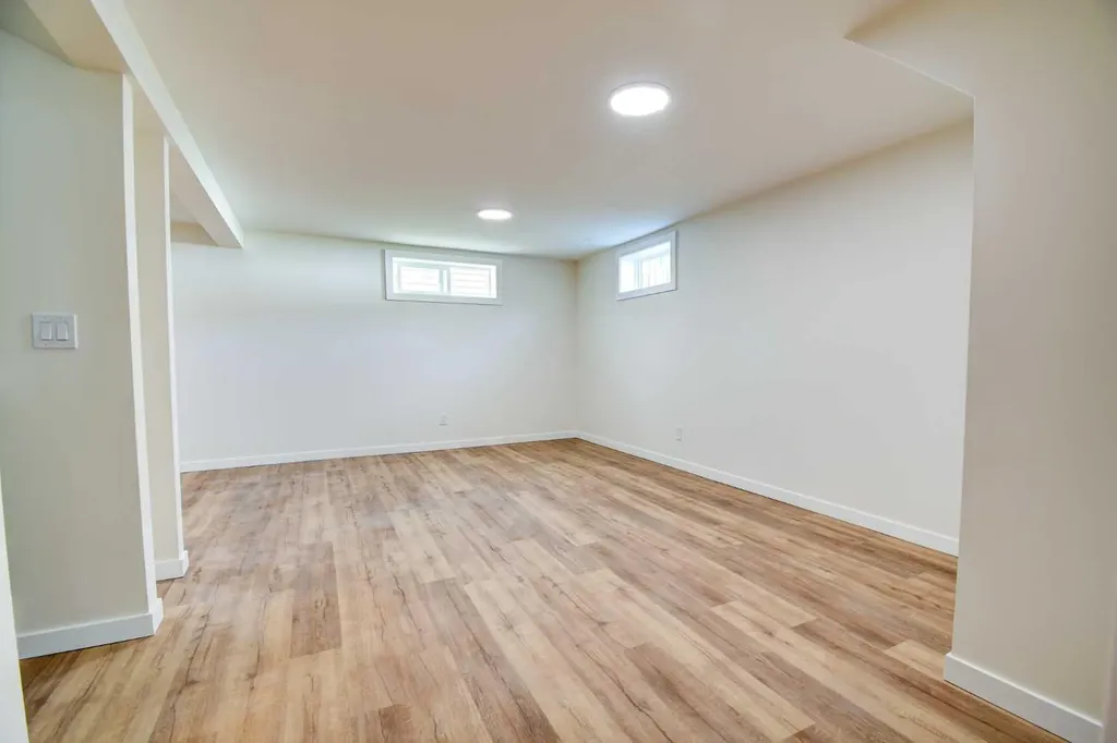 82 Excell Street Red Deer AB T4R2H8