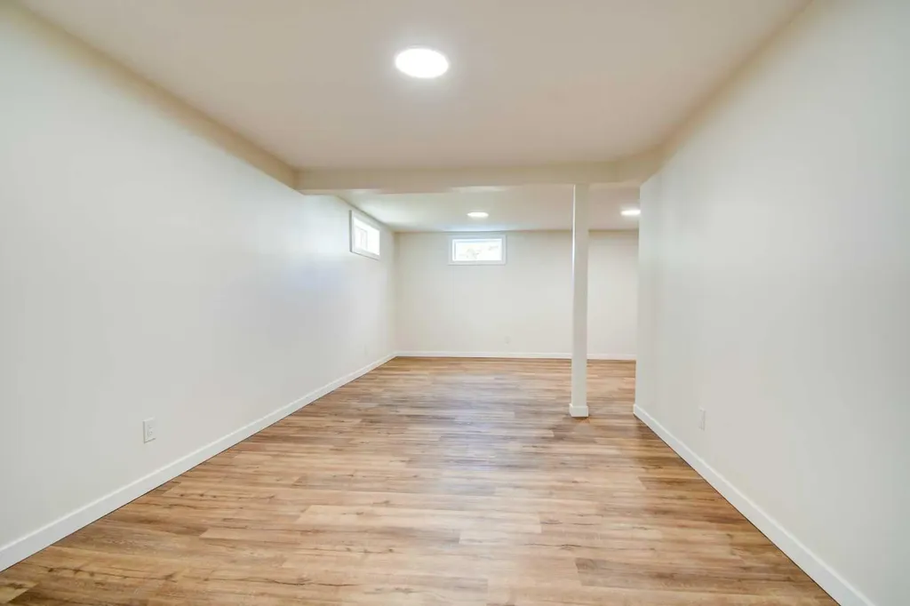 82 Excell Street Red Deer AB T4R2H8