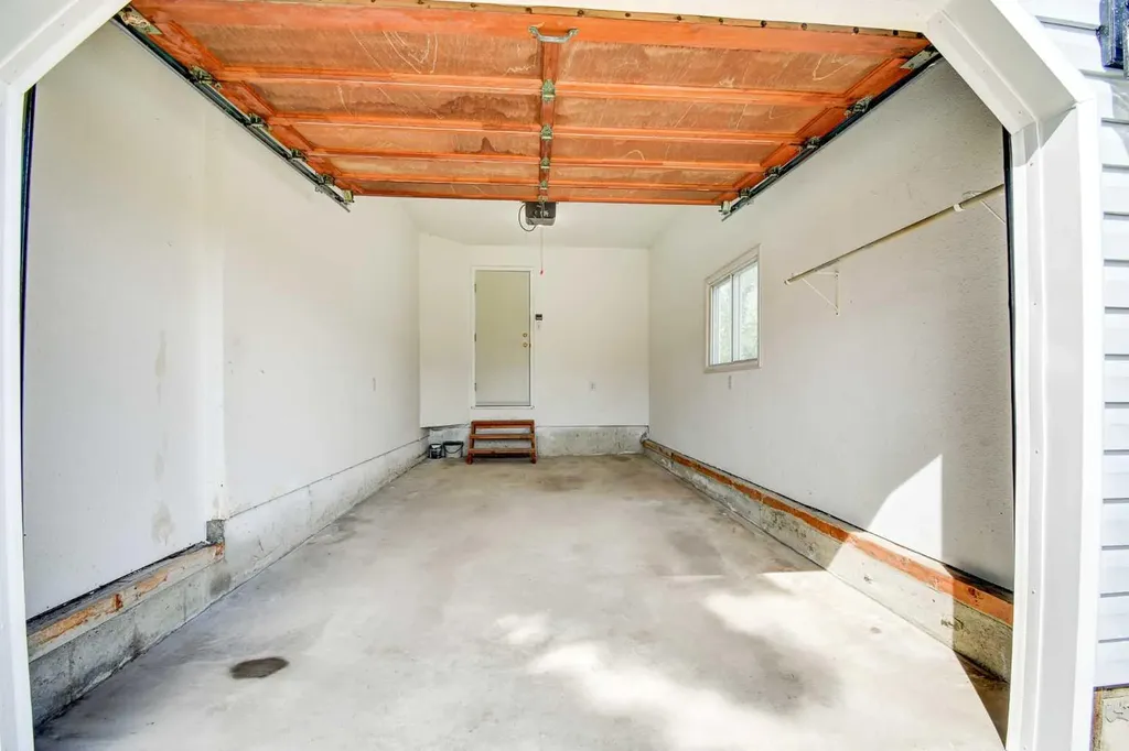 82 Excell Street Red Deer AB T4R2H8