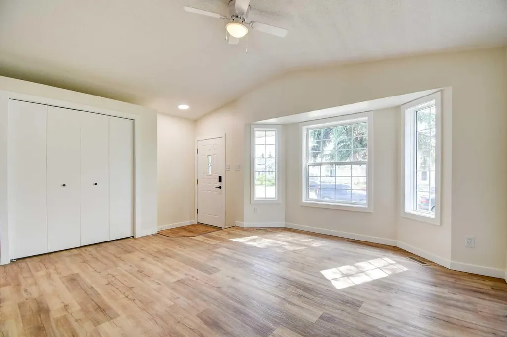 82 Excell Street Red Deer AB T4R2H8