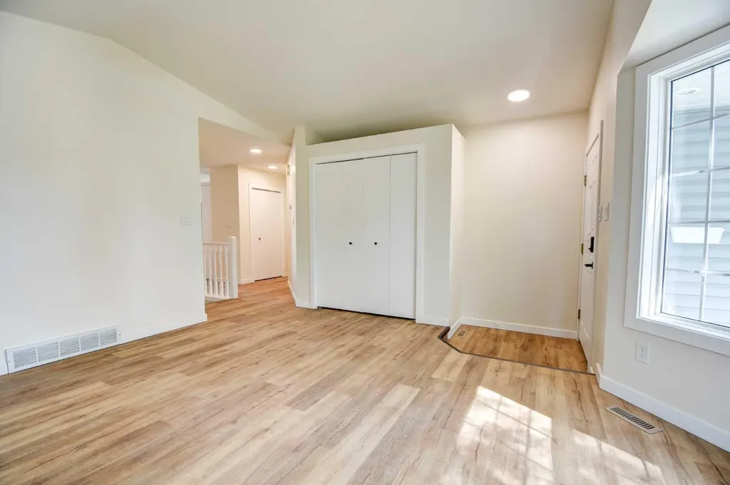 82 Excell Street Red Deer AB T4R2H8