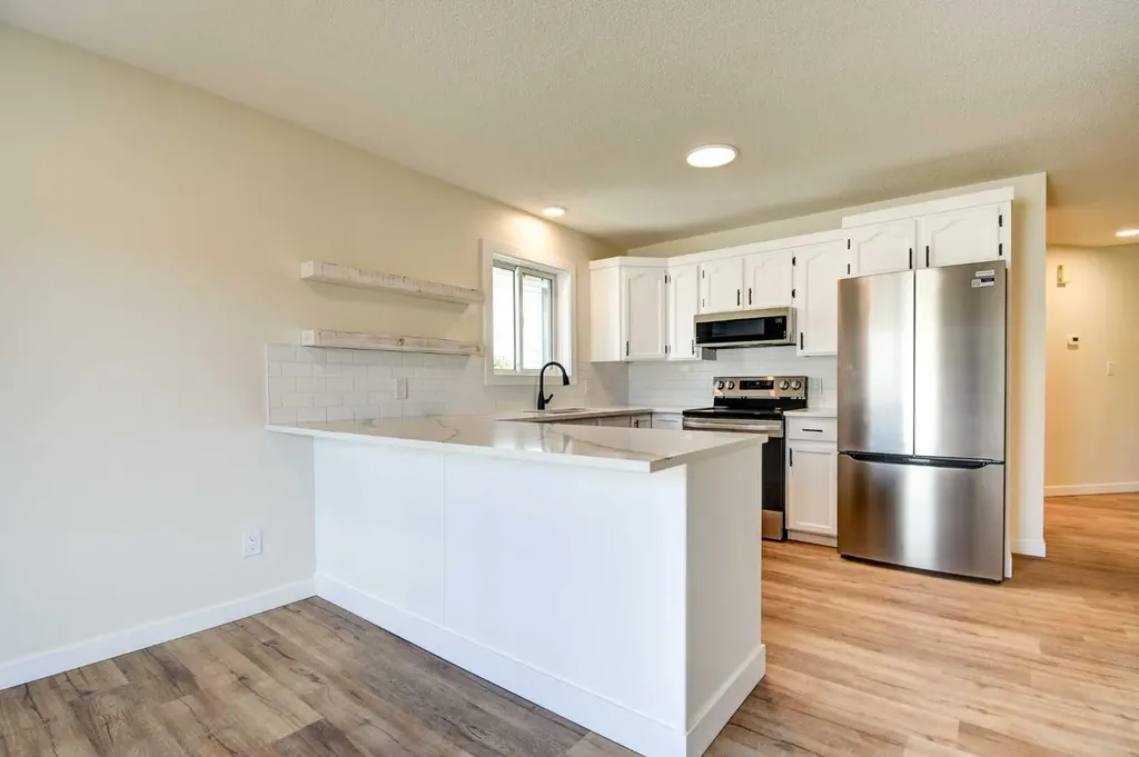 82 Excell Street Red Deer AB T4R2H8