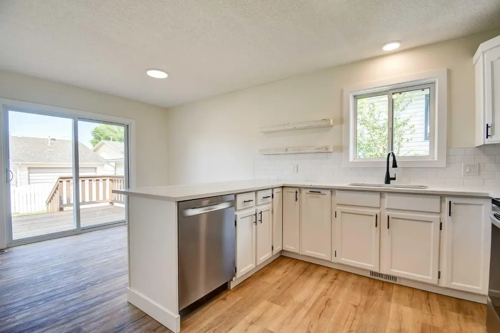 82 Excell Street Red Deer AB T4R2H8