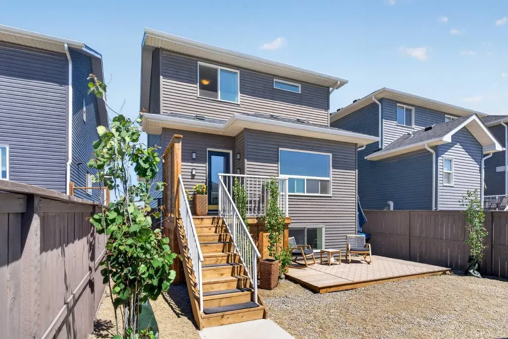 111 River Heights Drive Cochrane AB T4C 0Y1
