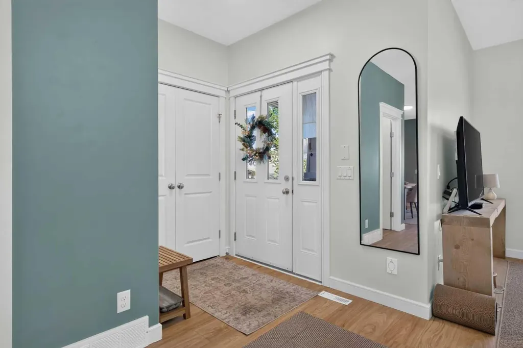 111 River Heights Drive Cochrane AB T4C 0Y1