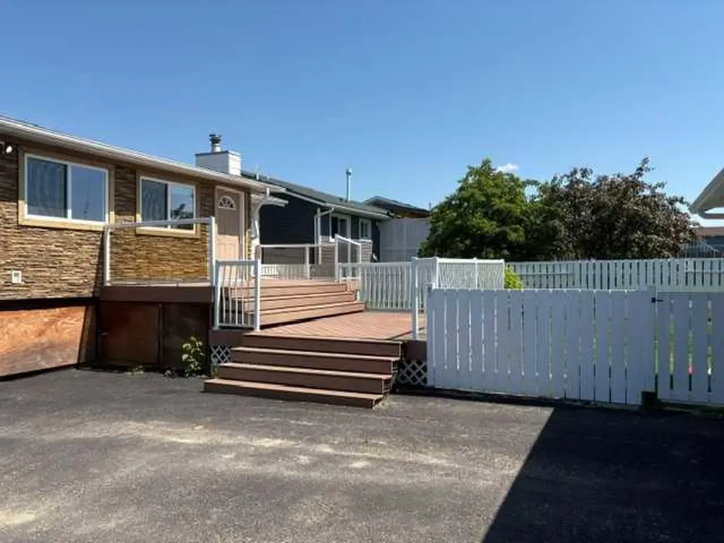 4422 54 Avenue Valleyview AB T0H 3N0