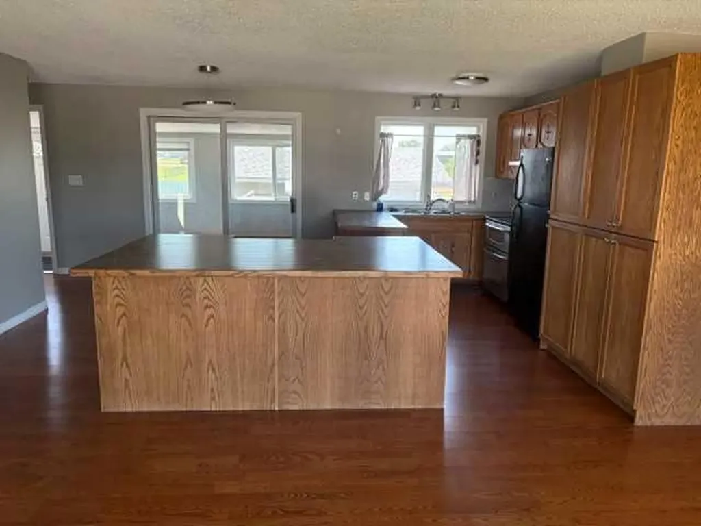 4422 54 Avenue Valleyview AB T0H 3N0