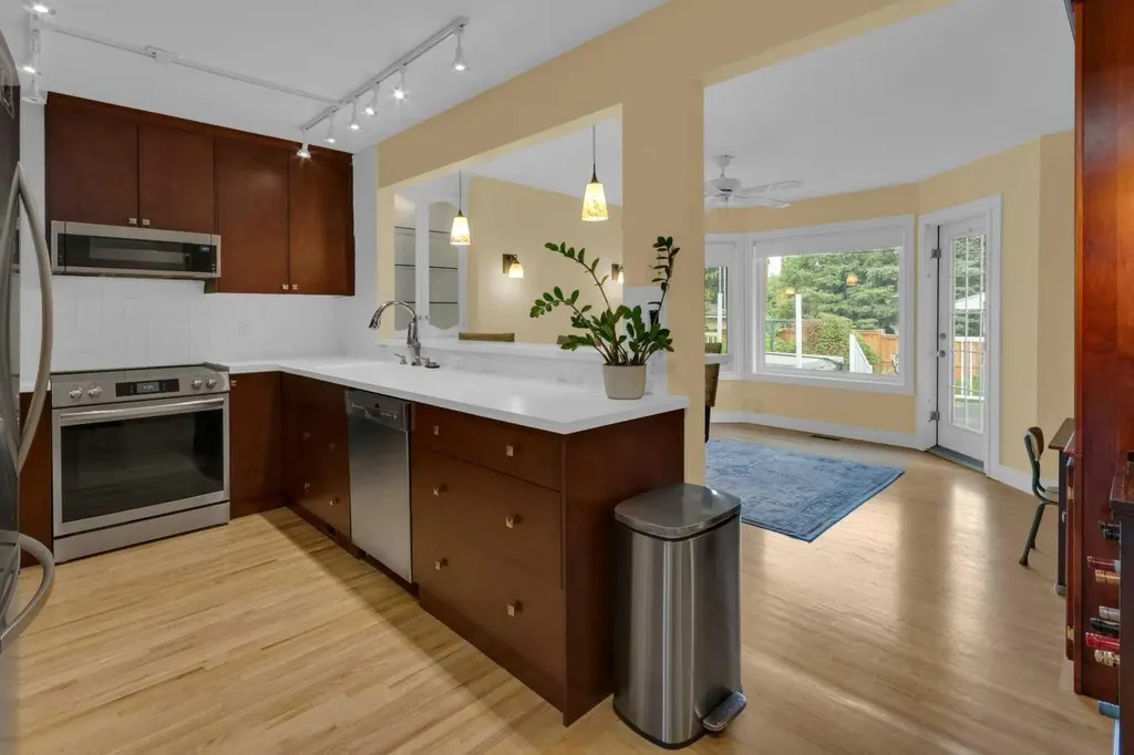 47 Hillgrove Drive SW Calgary AB T2V 3L5