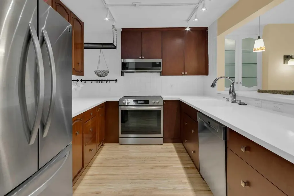 47 Hillgrove Drive SW Calgary AB T2V 3L5