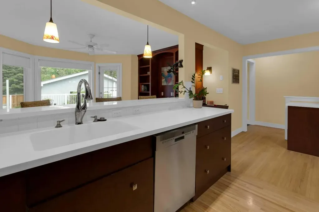 47 Hillgrove Drive SW Calgary AB T2V 3L5