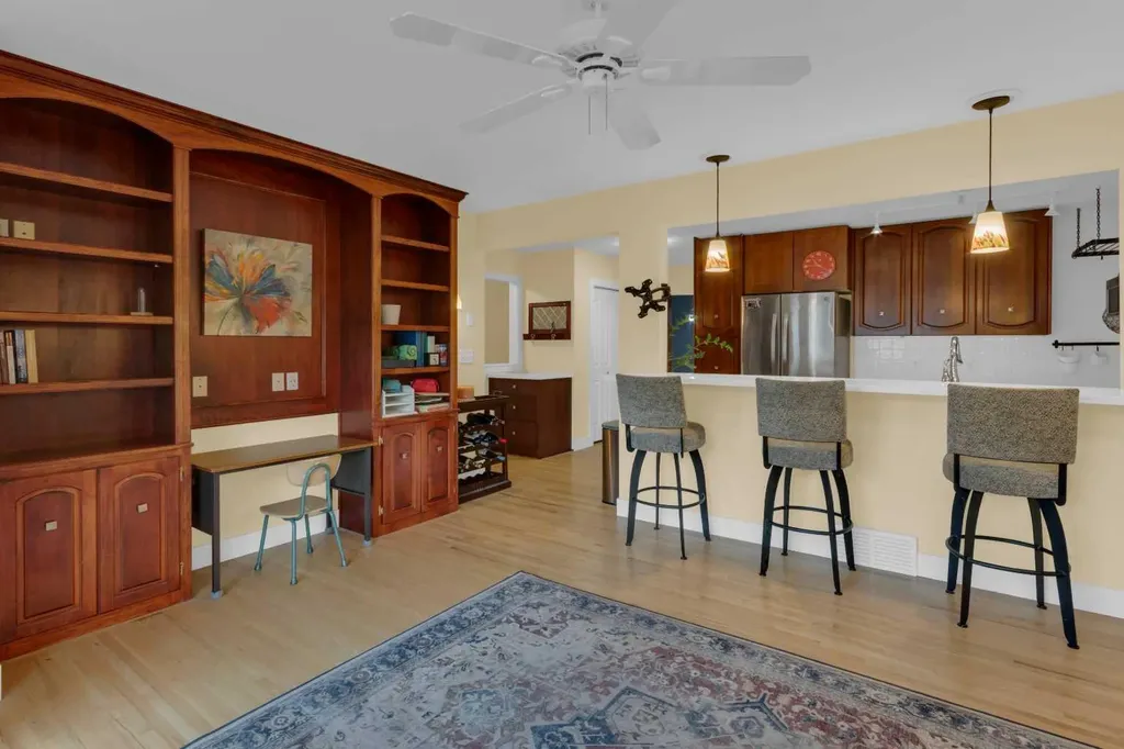 47 Hillgrove Drive SW Calgary AB T2V 3L5