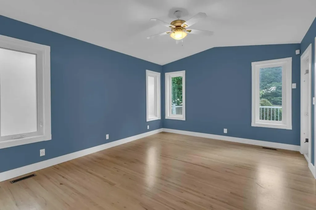 47 Hillgrove Drive SW Calgary AB T2V 3L5