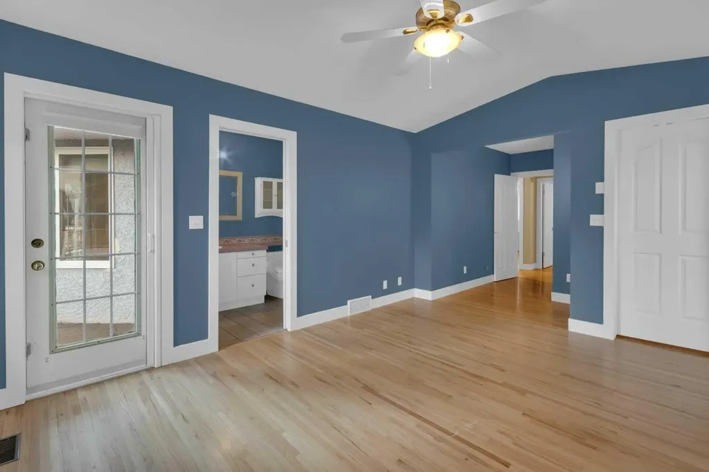 47 Hillgrove Drive SW Calgary AB T2V 3L5