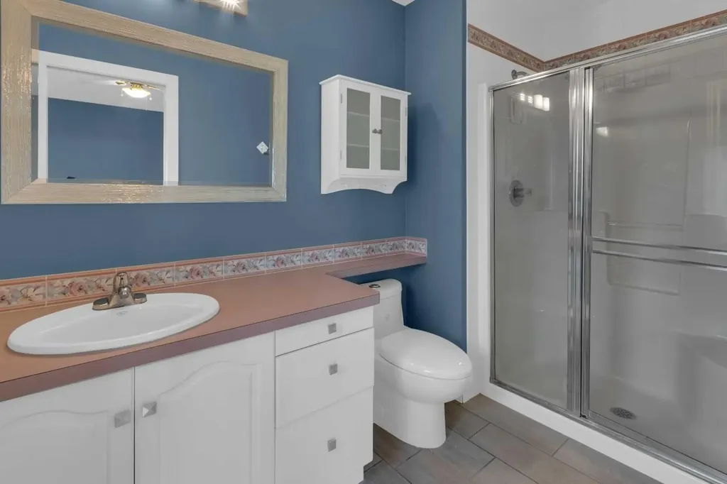 47 Hillgrove Drive SW Calgary AB T2V 3L5