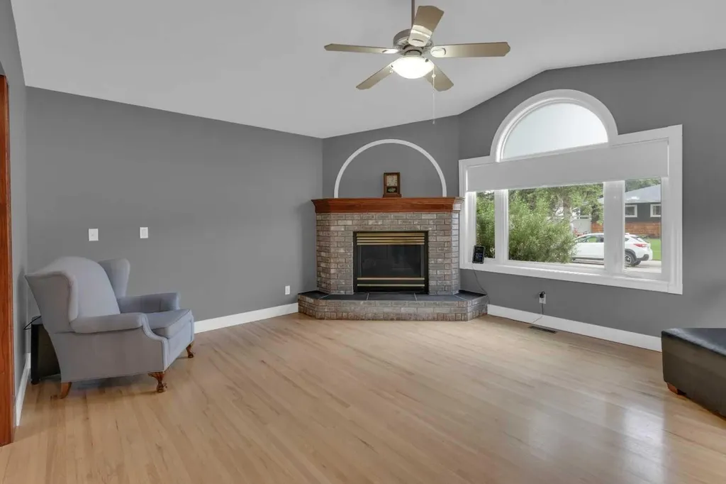 47 Hillgrove Drive SW Calgary AB T2V 3L5