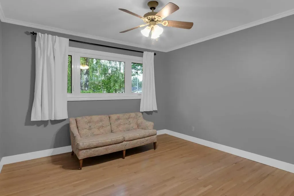 47 Hillgrove Drive SW Calgary AB T2V 3L5