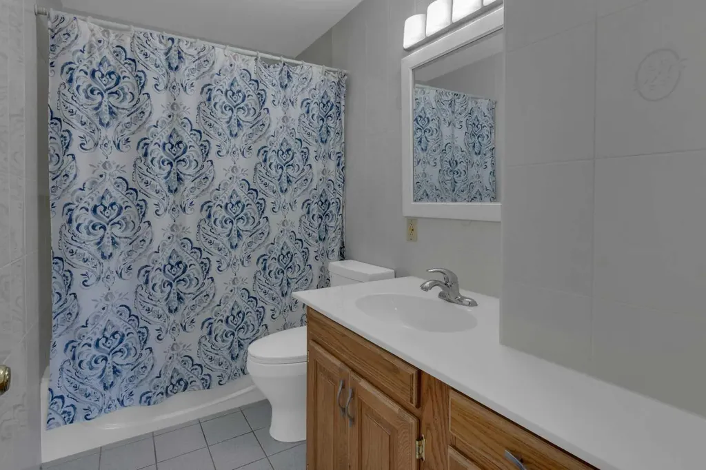 47 Hillgrove Drive SW Calgary AB T2V 3L5