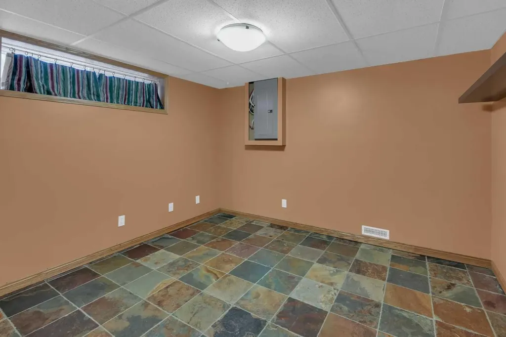 47 Hillgrove Drive SW Calgary AB T2V 3L5
