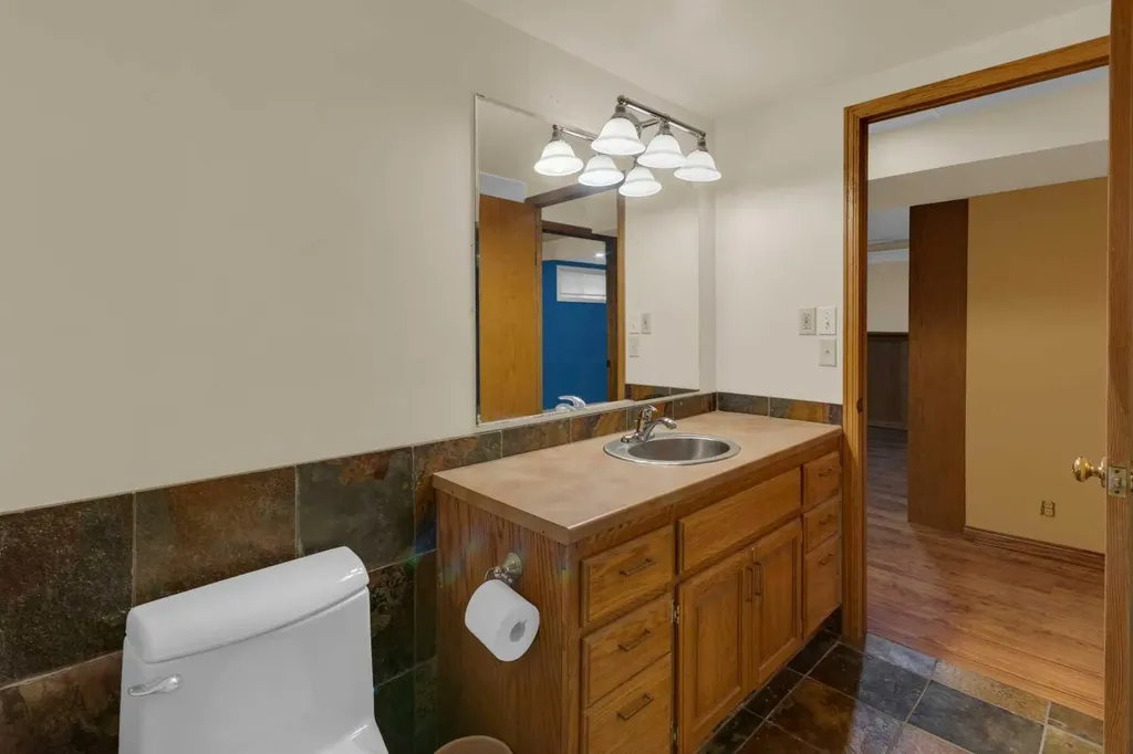 47 Hillgrove Drive SW Calgary AB T2V 3L5
