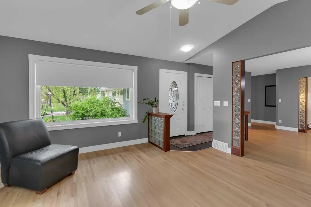 47 Hillgrove Drive SW Calgary AB T2V 3L5