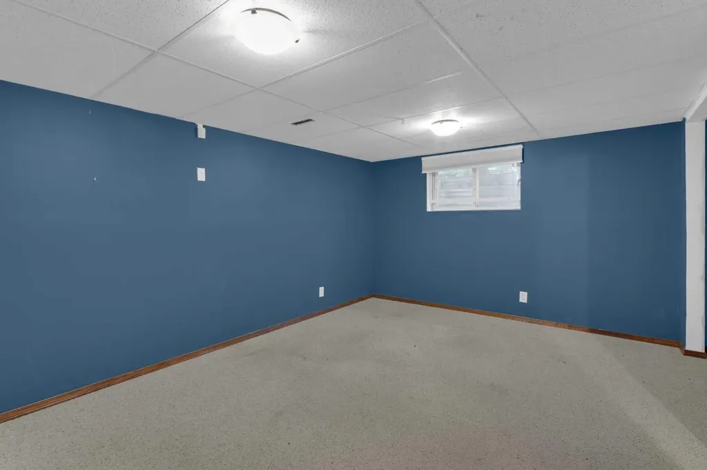 47 Hillgrove Drive SW Calgary AB T2V 3L5