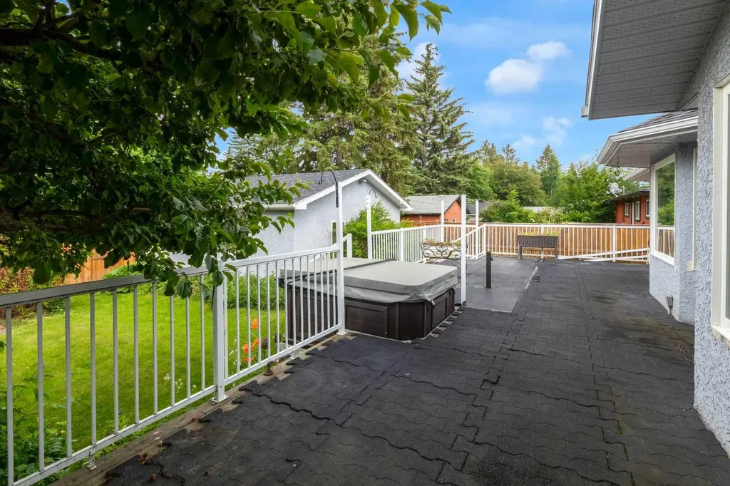 47 Hillgrove Drive SW Calgary AB T2V 3L5