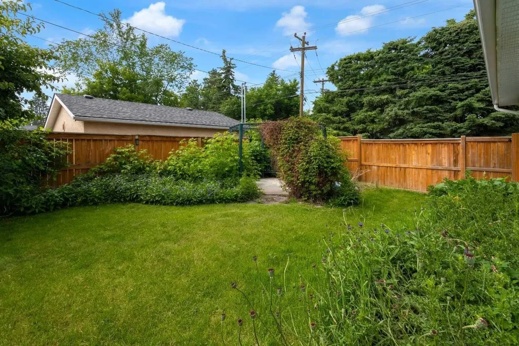 47 Hillgrove Drive SW Calgary AB T2V 3L5