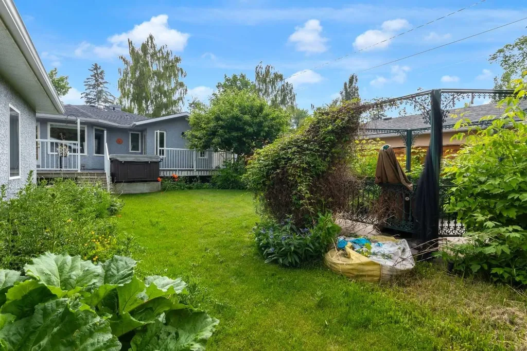 47 Hillgrove Drive SW Calgary AB T2V 3L5