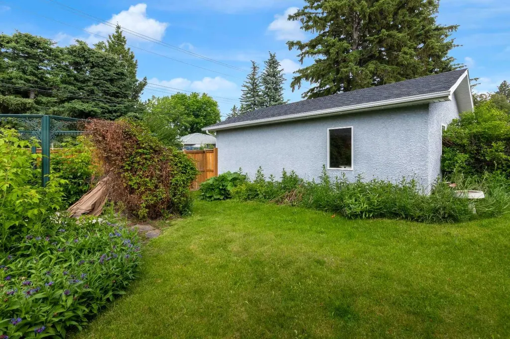 47 Hillgrove Drive SW Calgary AB T2V 3L5