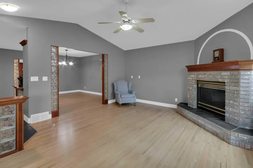 47 Hillgrove Drive SW Calgary AB T2V 3L5