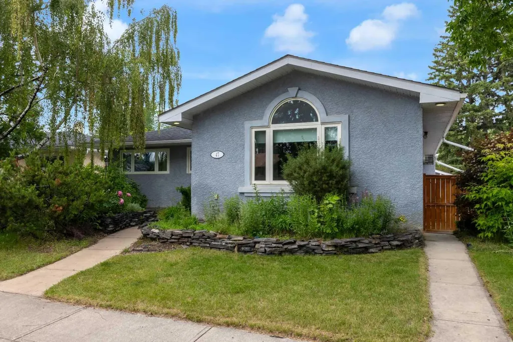 47 Hillgrove Drive SW Calgary AB T2V 3L5