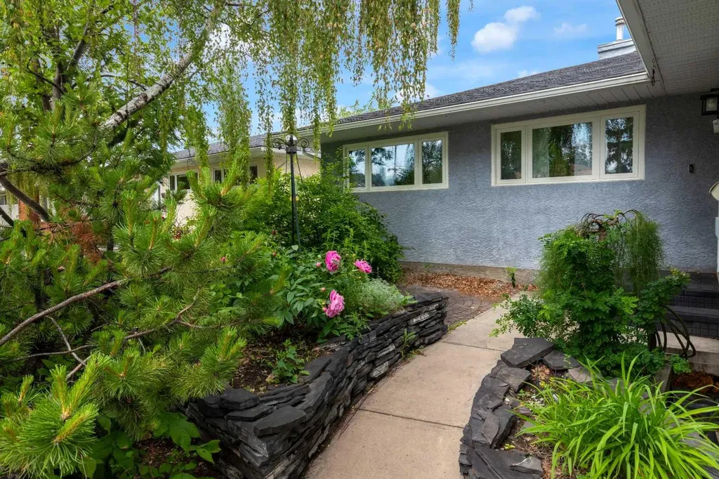 47 Hillgrove Drive SW Calgary AB T2V 3L5