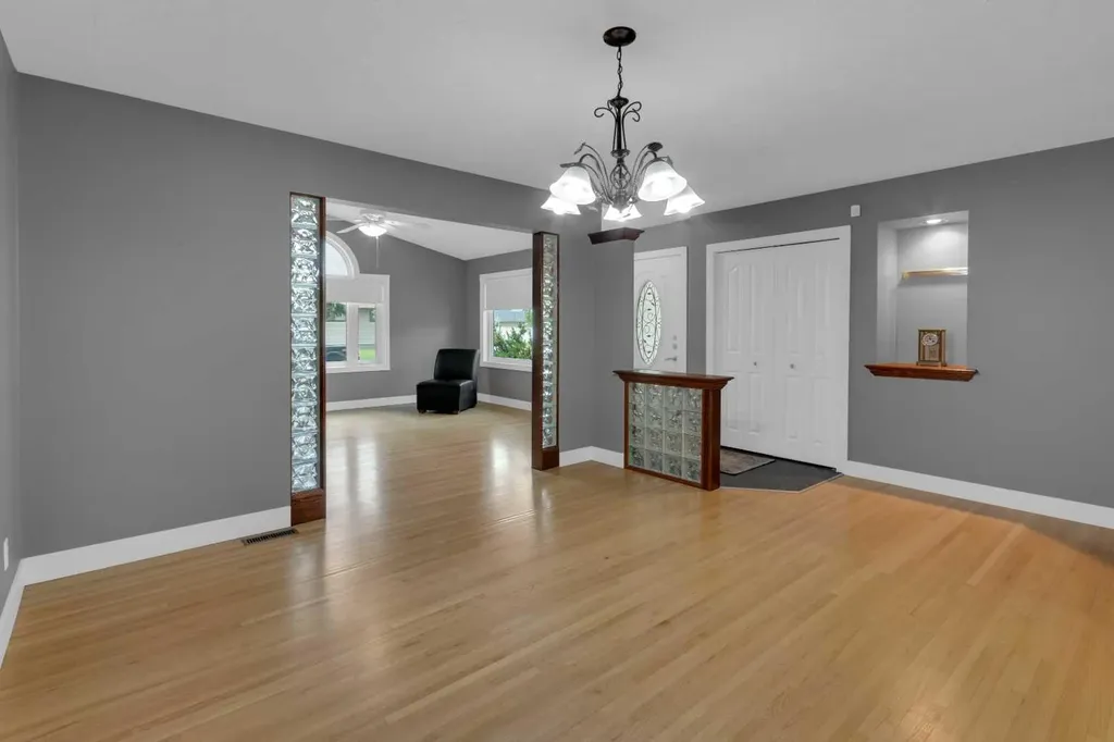 47 Hillgrove Drive SW Calgary AB T2V 3L5
