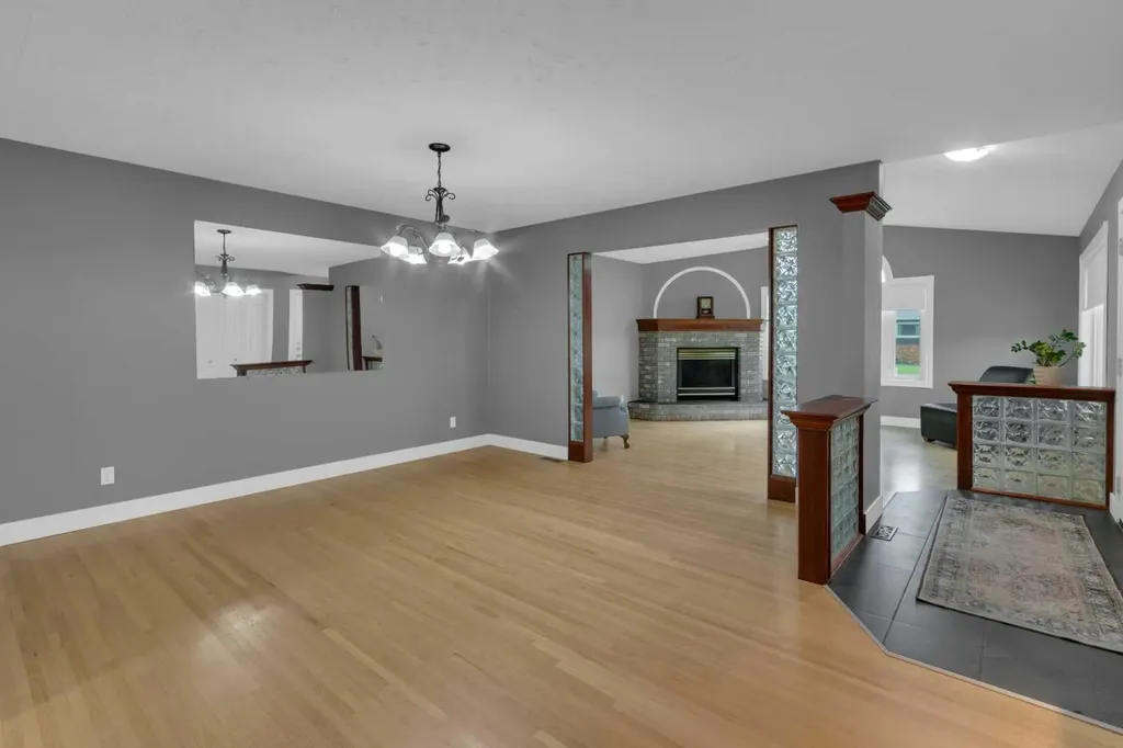 47 Hillgrove Drive SW Calgary AB T2V 3L5