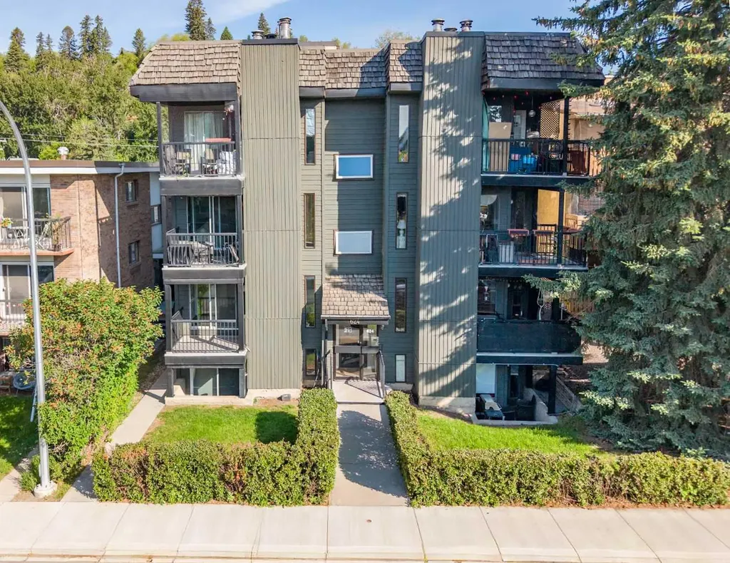 624 2 Avenue NW Calgary AB T2N 0E3