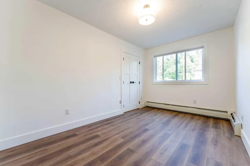 624 2 Avenue NW Calgary AB T2N 0E3