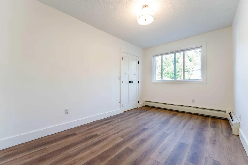 624 2 Avenue NW Calgary AB T2N 0E3