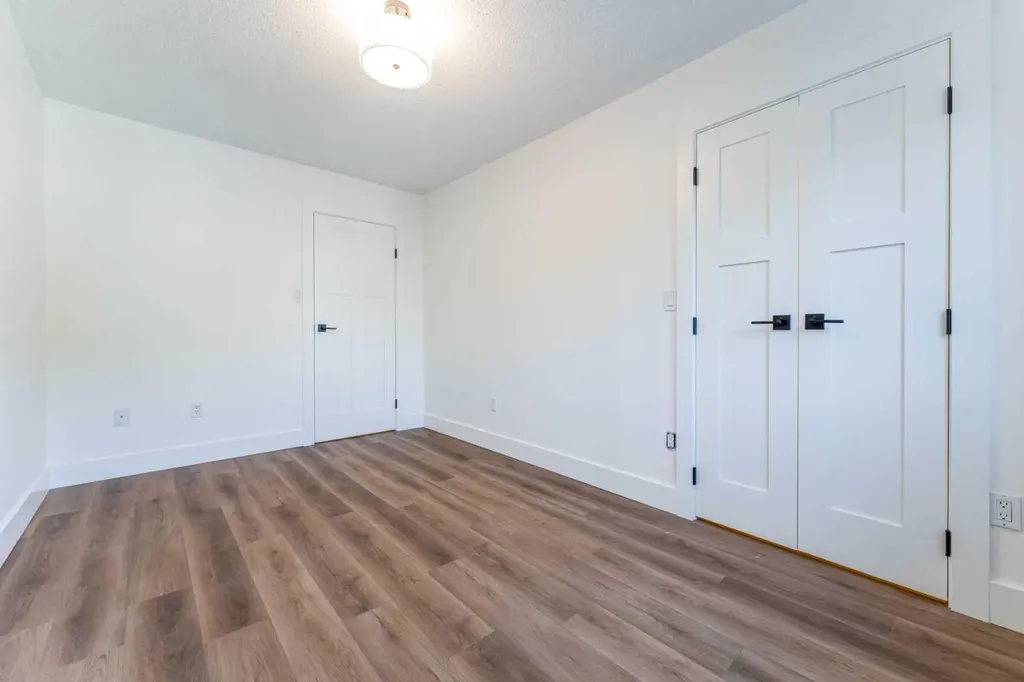 624 2 Avenue NW Calgary AB T2N 0E3