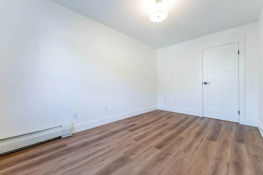 624 2 Avenue NW Calgary AB T2N 0E3