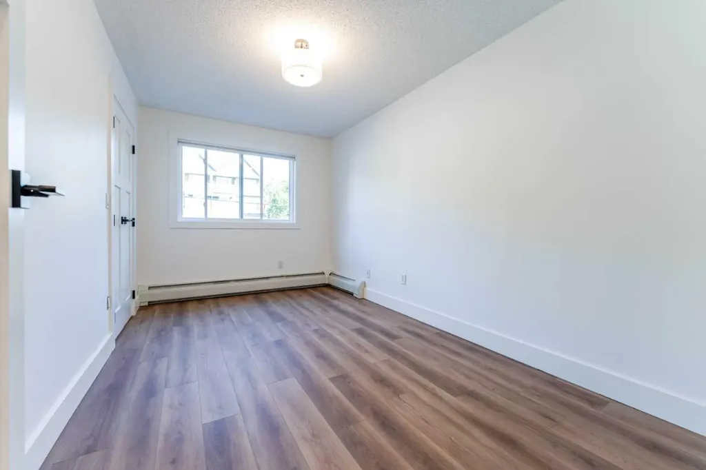 624 2 Avenue NW Calgary AB T2N 0E3