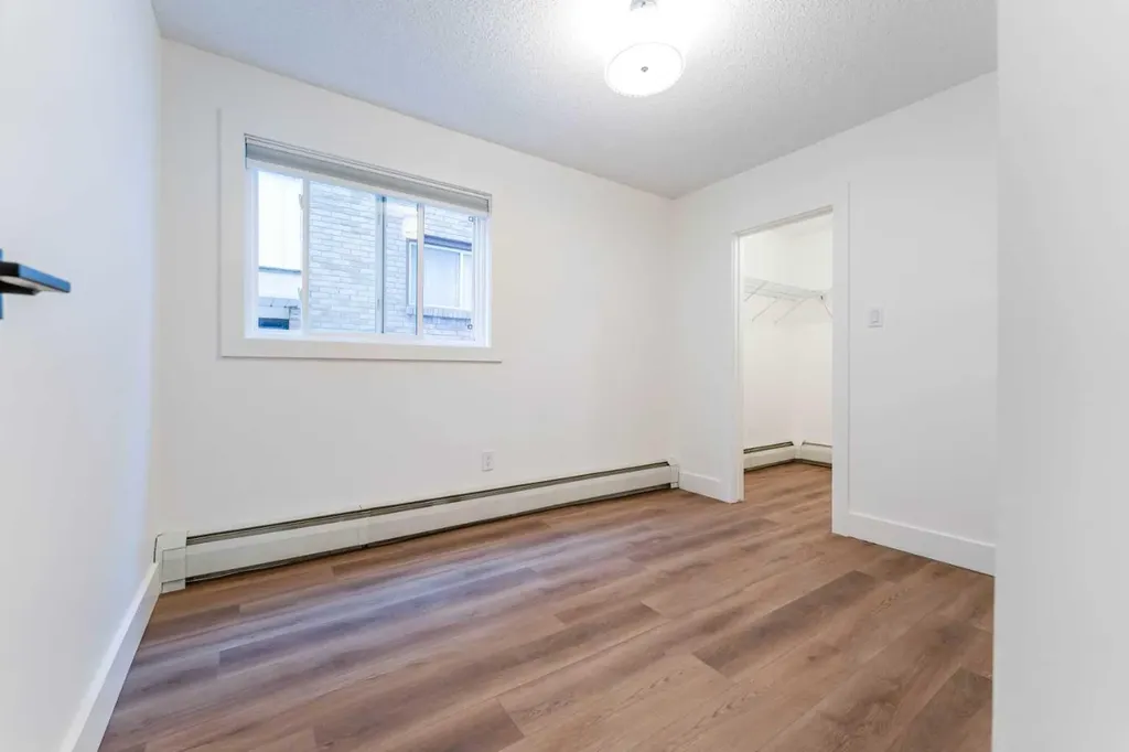 624 2 Avenue NW Calgary AB T2N 0E3