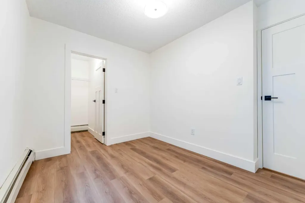 624 2 Avenue NW Calgary AB T2N 0E3