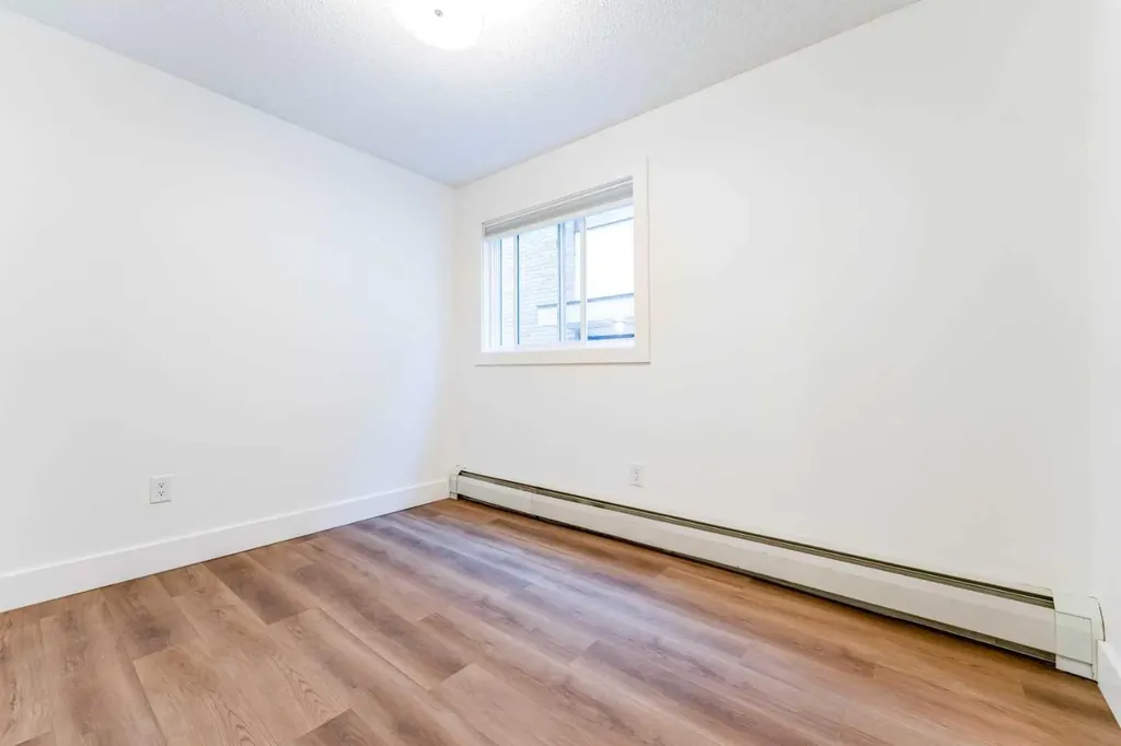 624 2 Avenue NW Calgary AB T2N 0E3