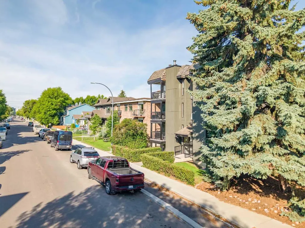 624 2 Avenue NW Calgary AB T2N 0E3
