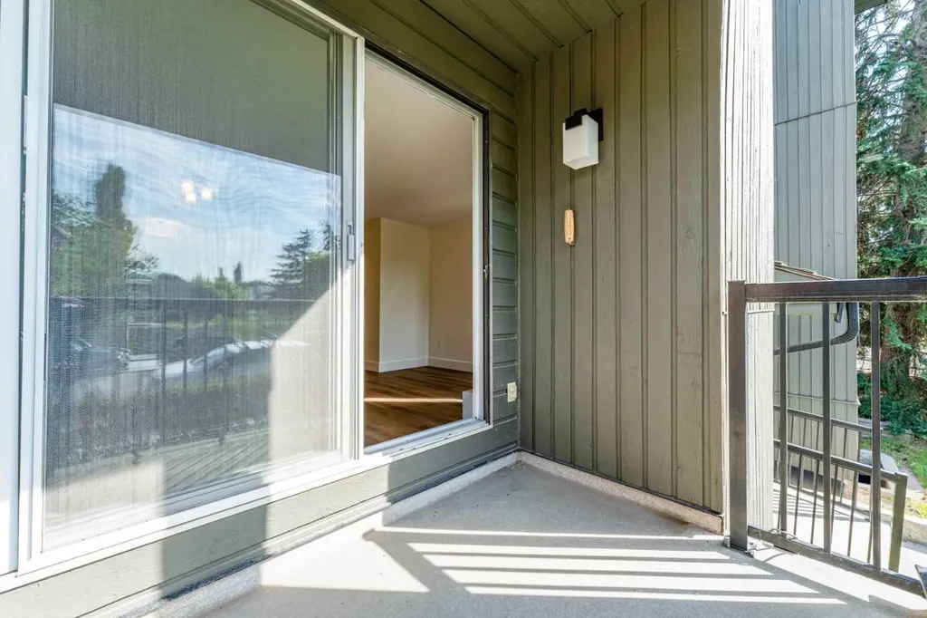 624 2 Avenue NW Calgary AB T2N 0E3