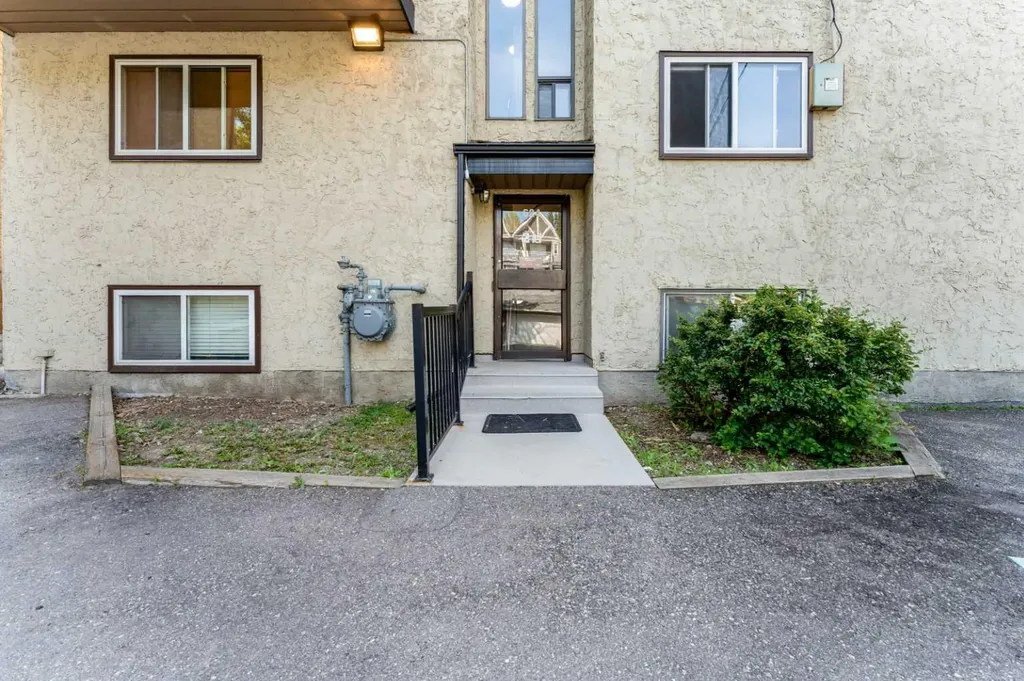 624 2 Avenue NW Calgary AB T2N 0E3