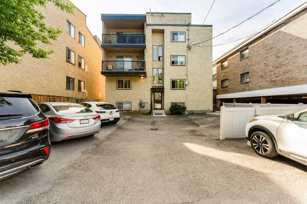 624 2 Avenue NW Calgary AB T2N 0E3